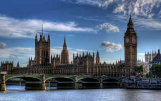 美国：伊朗一艘护卫舰在阿曼湾遭击沉