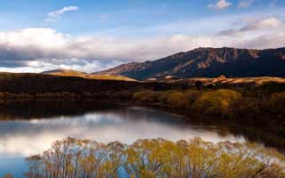 华明装备：股权激励相关费用已在年报中披露